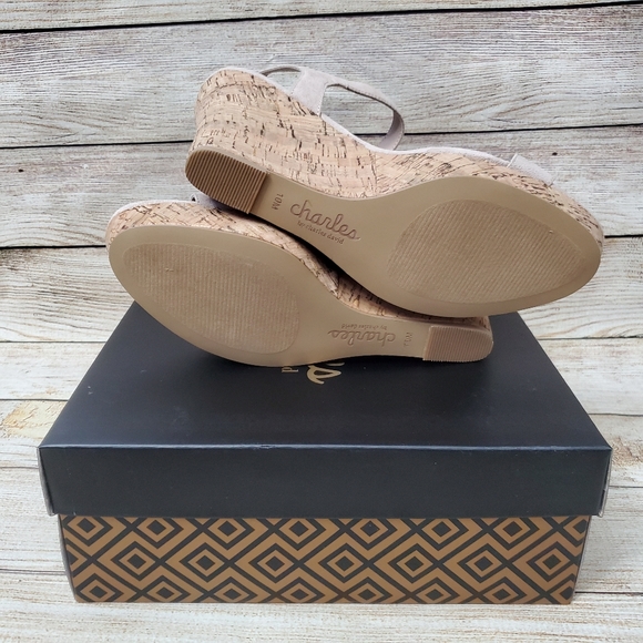 Charles David Nude Wedge Heels 10 - Picture 5 of 6